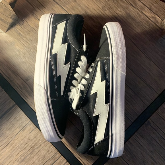 Shoe collection - Picture 12 of 12